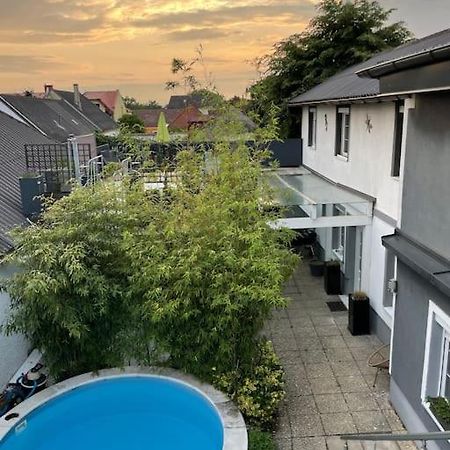 Villa Outlet Center House, Pool-Jacuzzi-Garden-Sundeck Parndorf Exterior foto